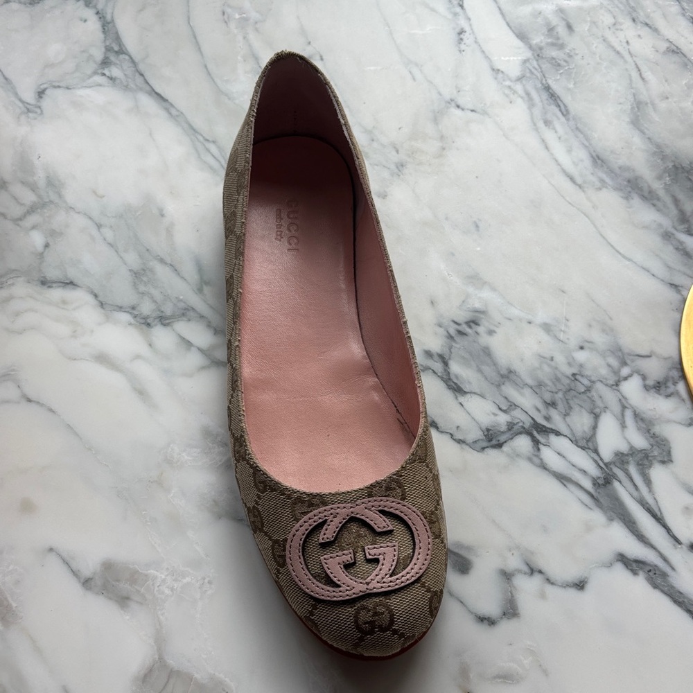 Gucci Women's Tan and Pink Loafers